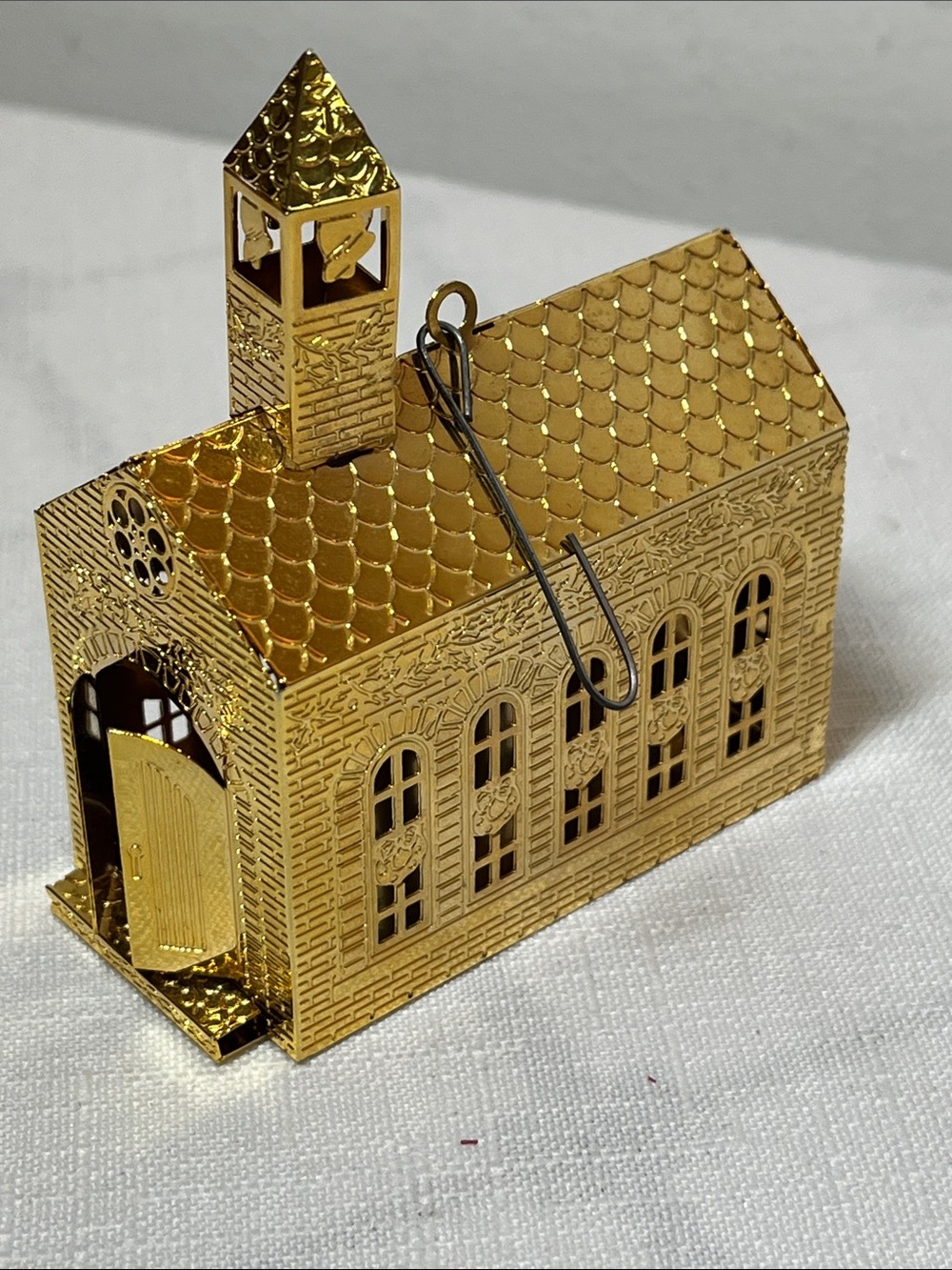 HALLMARK Gold Metal Church Trinket Box Ornament
Vintage 1991